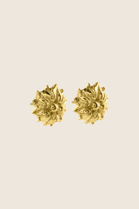 UMIAR biżuteria prezentuje dekoracyjne kolczyki na sztyfcie w kształcie kwiatów, idealne na prezent. Ręcznie wykonane ze srebra 925 oraz srebra 925 pozłacanego 24-karatowym złotem. Kolekcja Vintage Touche łączy art deco i vintage, tworząc unikatowe akcesoria inspirowane dawnymi formami odlewniczymi.